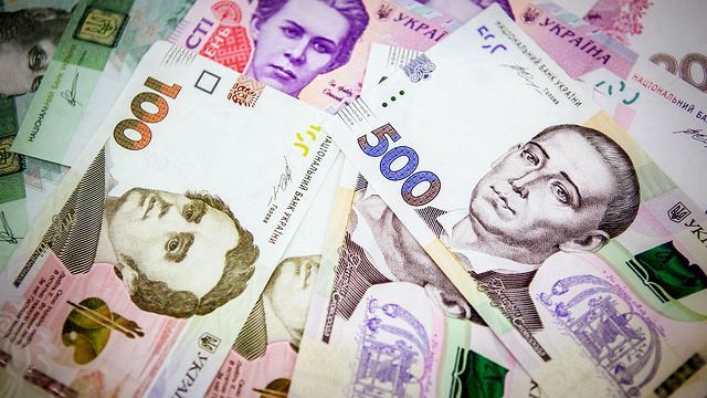 Наличные курсы валют 24 января: гривна отыграла еще несколько копеек у доллара