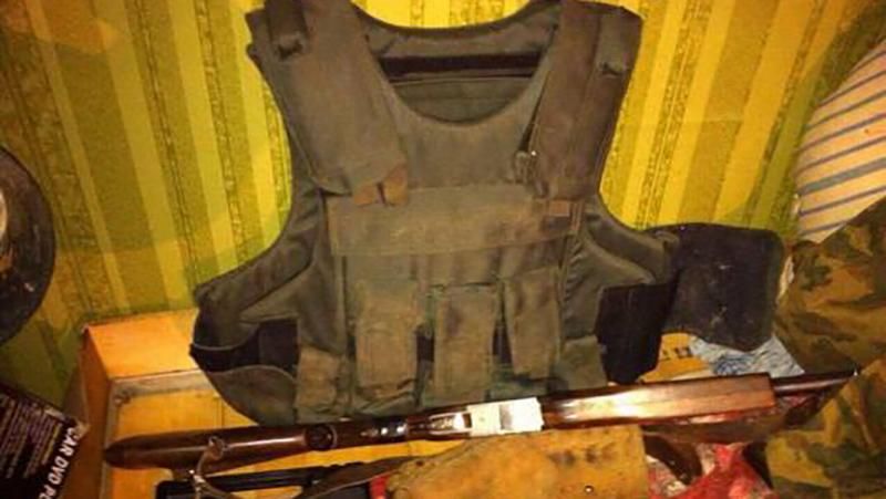 Російську форму та арсенал зброї знайшли в екс-чиновника на Харківщині Російську форму та арсенал зброї знайшли в екс-чиновника на Харківщині