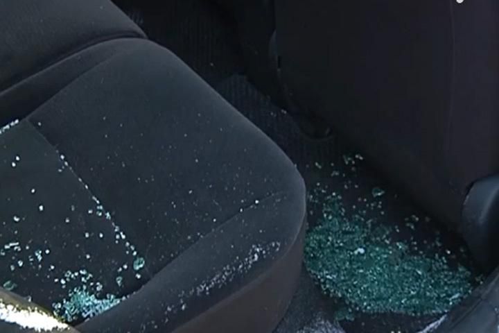 Lexus під час руху розстріляли на Вінниччині Lexus під час руху розстріляли на Вінниччині