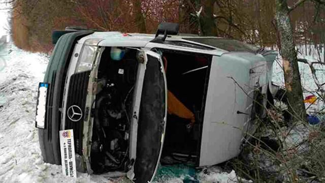 Серьезная авария на Тернопольщине: перевернулся микроавтобус с пассажирами