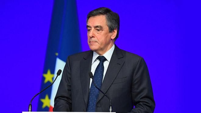 У Франції розгорівся скандал довкола проросійського лідера президентських перегонів У Франції розгорівся скандал довкола проросійського лідера президентських перегонів