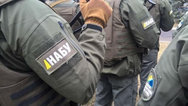 Багатомільйонна корупційна схема. Детективи НАБУ затримали чиновника Багатомільйонна корупційна схема. Детективи НАБУ затримали чиновника