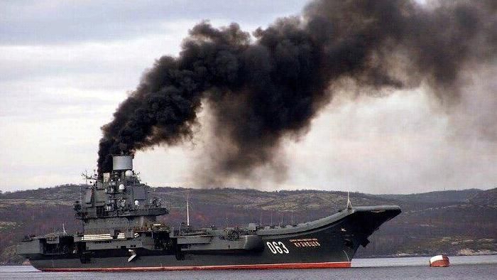 Российский авианосец "Адмирал Кузнецов" получил унизительную кличку от британских войск