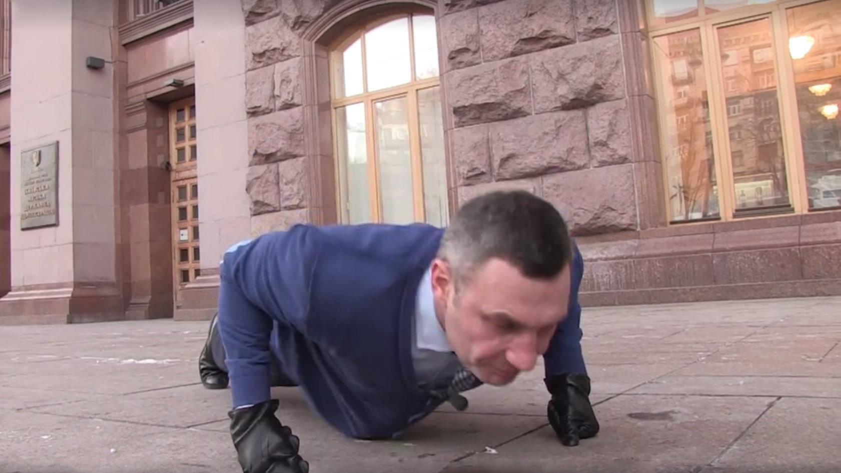 Кличко присоединился к флешмобу в поддержку воинов АТО Кличко присоединился к флешмобу в поддержку воинов АТО