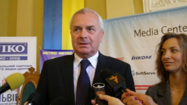 Сотрудничество под угрозой. В Польше требуют впустить в Украину невъездного мэра Перемышля