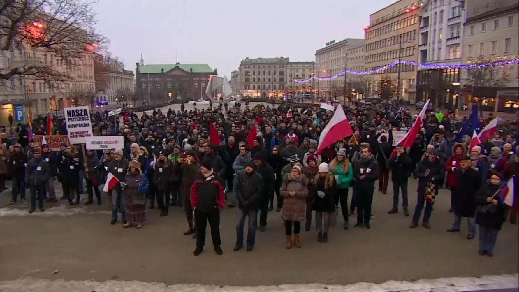 Сотні студентів вийшли на антиурядові протести в Польщі Сотні студентів вийшли на антиурядові протести в Польщі