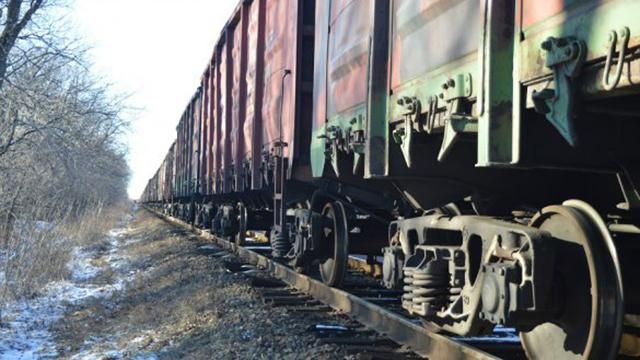 Залізнична аварія на Черкащині: сім вантажних вагонів зійшли з рейок