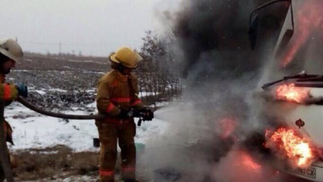 Жахлива пожежа в пасажирському автобусі на Запоріжжі: салон вигорів дощенту