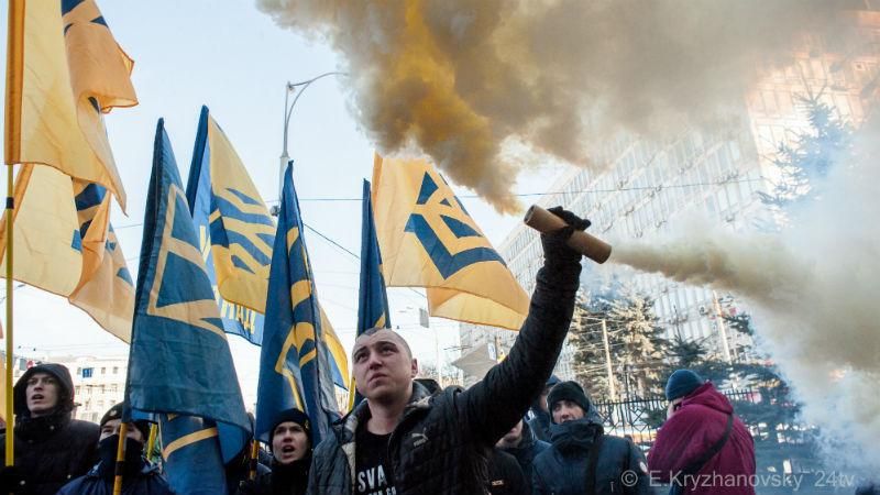 Бійці АТО та Саакашвілі влаштували протест під Апеляційним судом у Києві Бійці АТО та Саакашвілі влаштували протест під Апеляційним судом у Києві