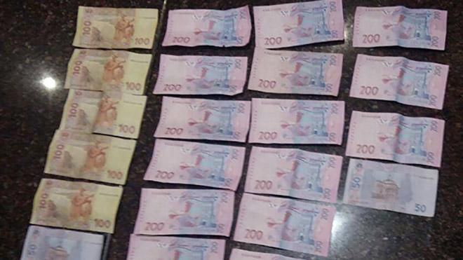 Поліцейський вимагав хабара у підлітка Поліцейський вимагав хабара у підлітка