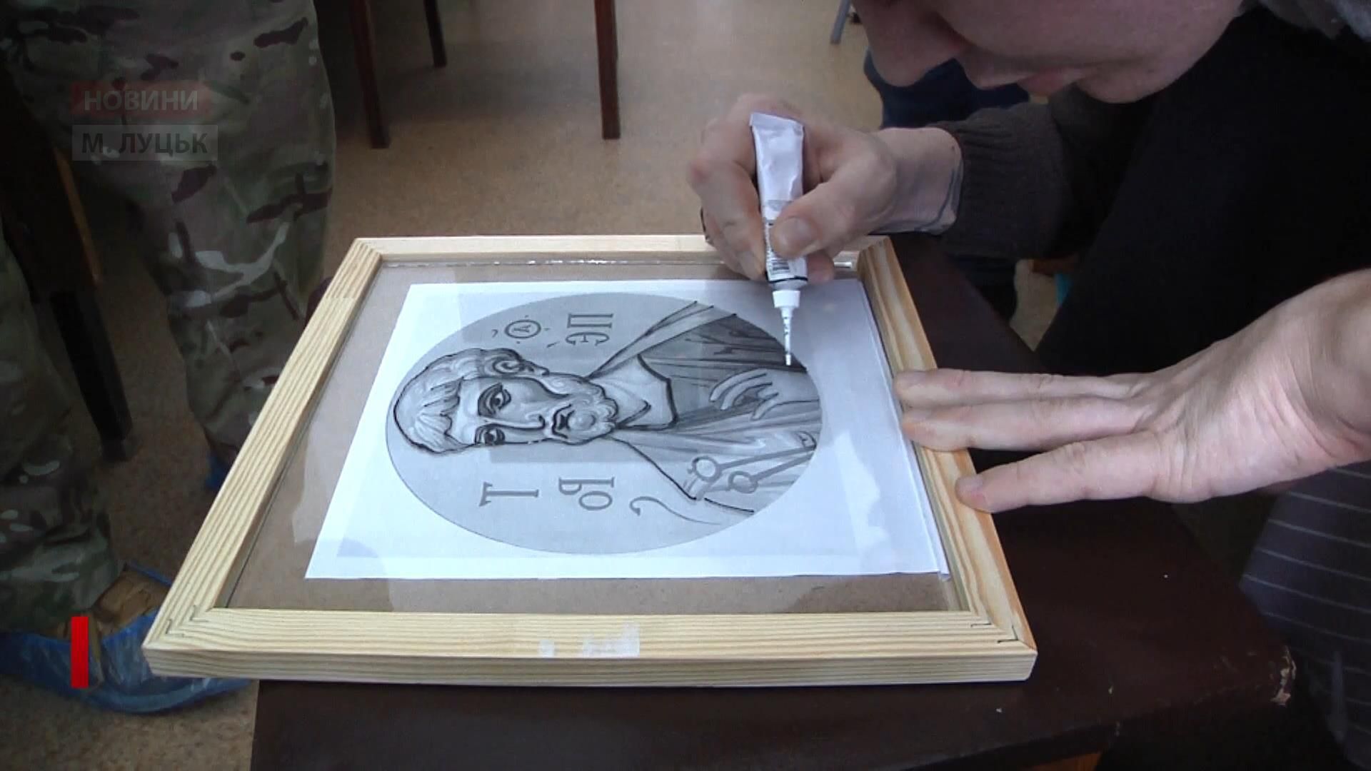 Хворий на рак боєць АТО малює дивовижні ікони на благодійність Хворий на рак боєць АТО малює дивовижні ікони на благодійність