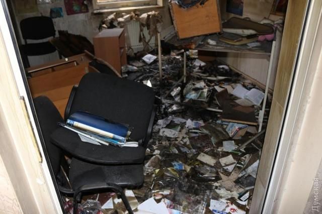 Невідомі розтрощили дитячу амбулаторію на Одещині: викрали історії хвороб Невідомі розтрощили дитячу амбулаторію на Одещині: викрали історії хвороб