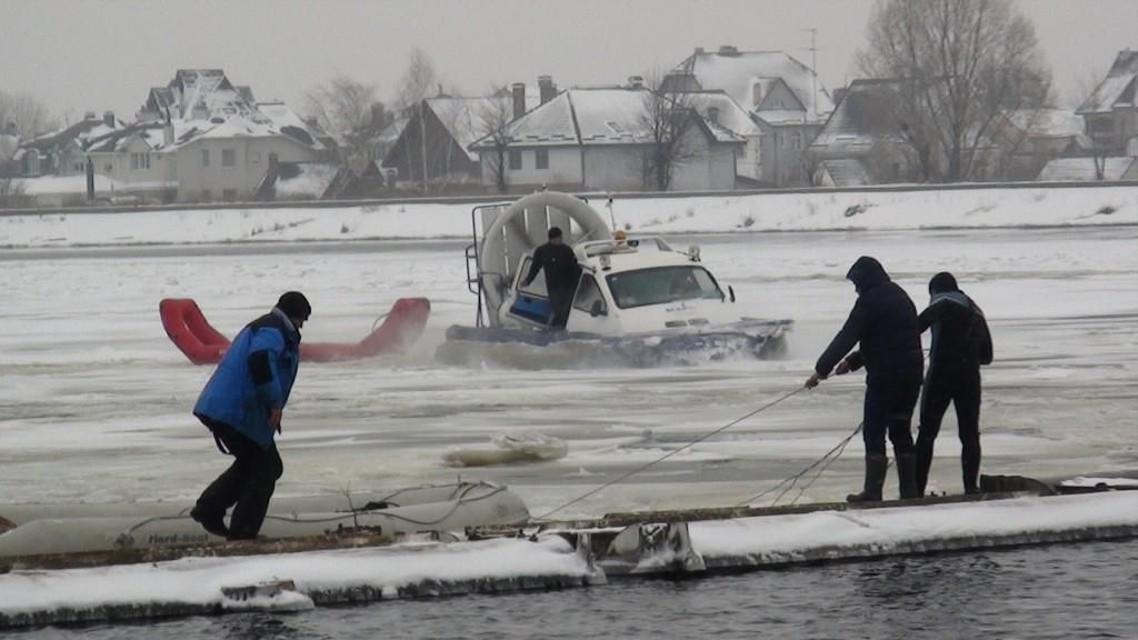 Понад 10 днів шукають рибалку на "Київському морі" 