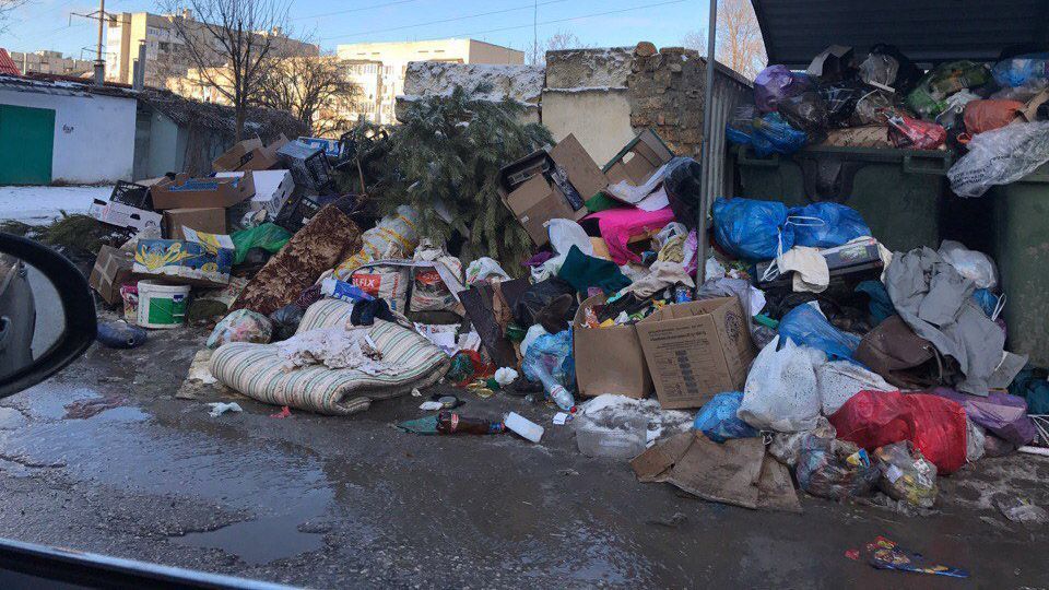 Крим потопає у відходах: окупаційна влада не може впоратись із сміттям