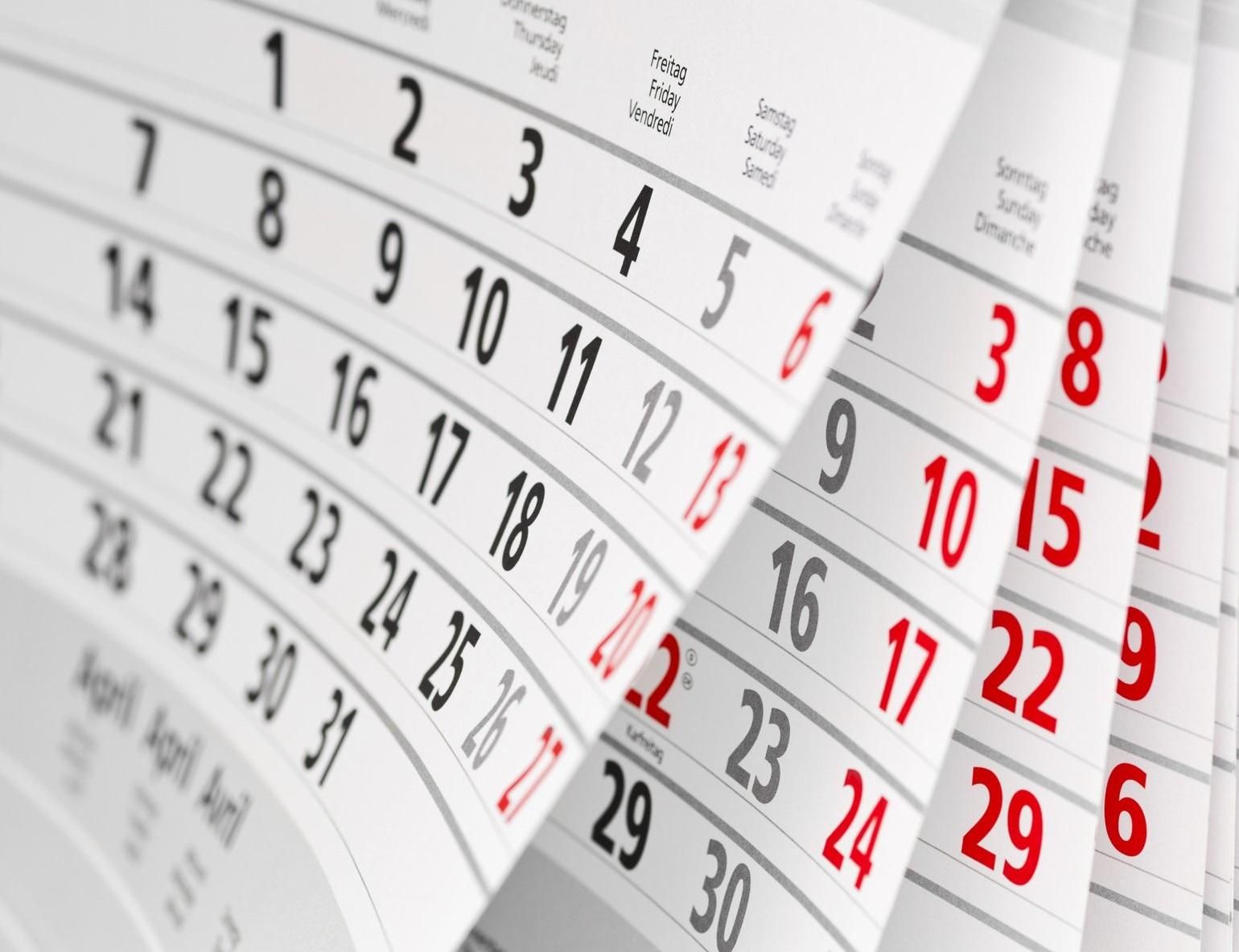 Историк разъяснил, сколько выходных оставят украинцам после "декоммунизации" Историк разъяснил, сколько выходных оставят украинцам после "декоммунизации"