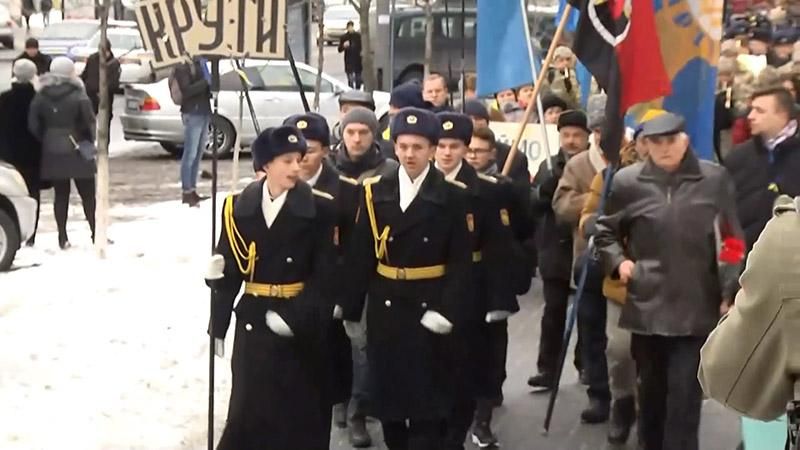 Українці в пам'ять про подвиг героїв під Крутами влаштували марш у центрі Києва