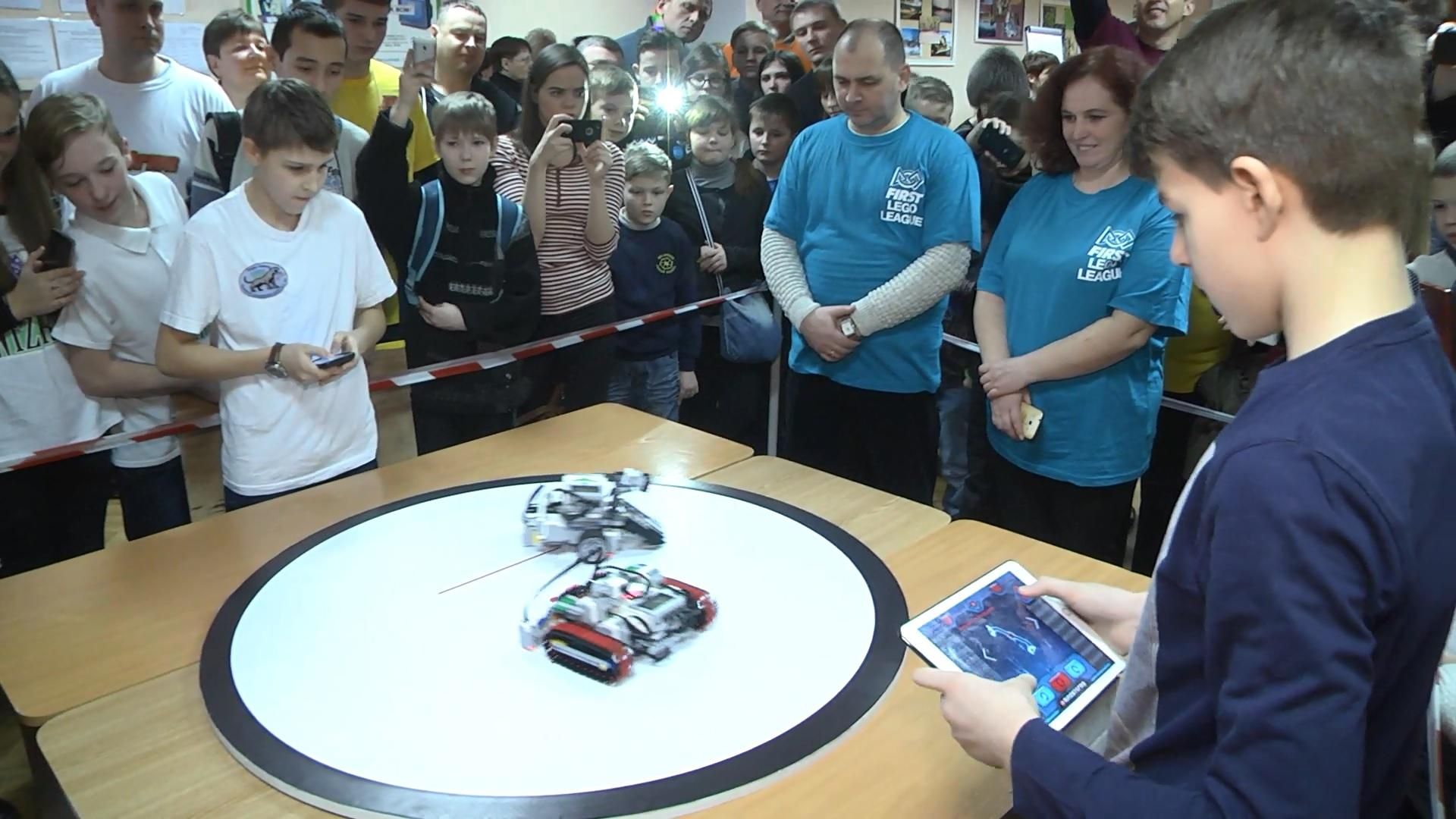 У Черкасах провели турнір з робототехніки У Черкасах провели турнір з робототехніки