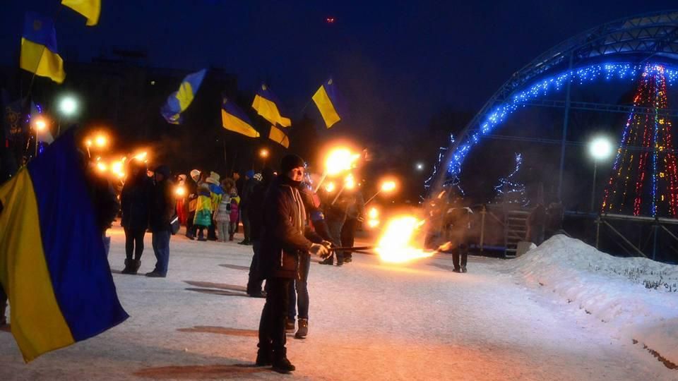 Во время факельного шествия в честь Героев Крут прогремел взрыв в Славянске