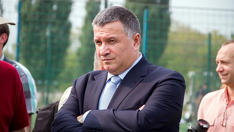 Аваков обнародовал информацию о всем розданном оружии Аваков обнародовал информацию о всем розданном оружии