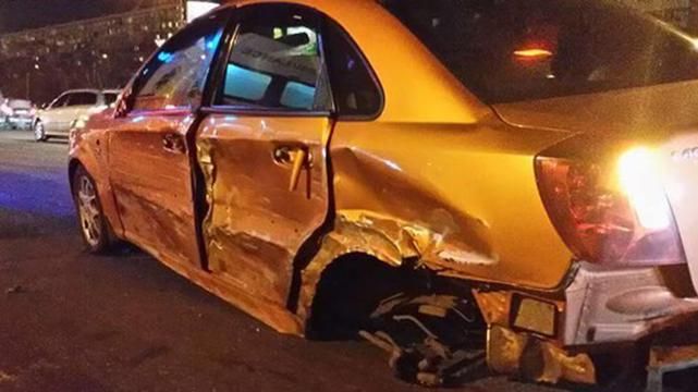 Пьяный водитель устроил масштабное ДТП в Киеве: появились фото Пьяный водитель устроил масштабное ДТП в Киеве: появились фото