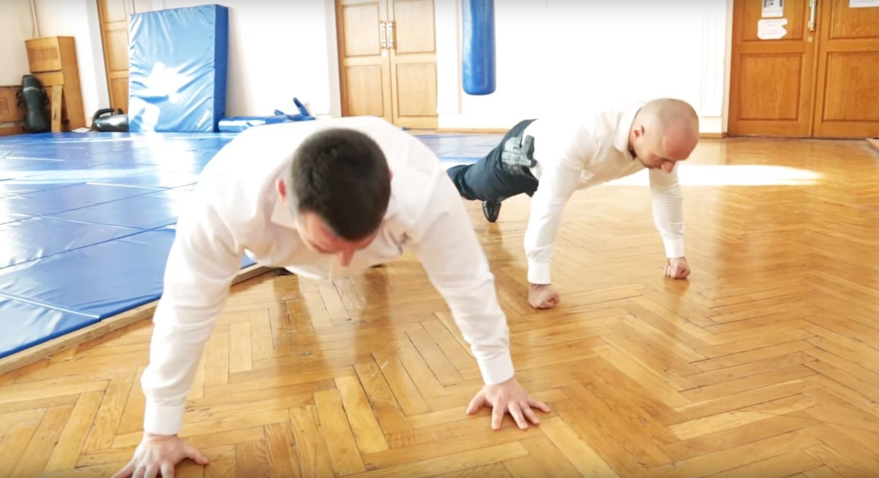 # 22PushUpChallenge: к всемирному флешмобу присоединились главные антикоррупционеры страны # 22PushUpChallenge: к всемирному флешмобу присоединились главные антикоррупционеры страны