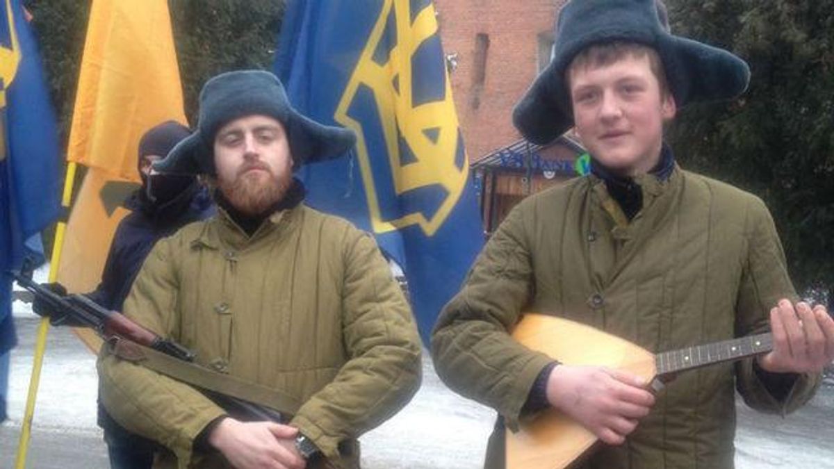 Ватник і балалайка – у Львові влаштували цікавий пікет Ватник і балалайка – у Львові влаштували цікавий пікет