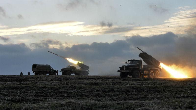 Ворог випустив шалену кількість снарядів з "Градів" по Авдіївці. Є загиблі Ворог випустив шалену кількість снарядів з "Градів" по Авдіївці. Є загиблі