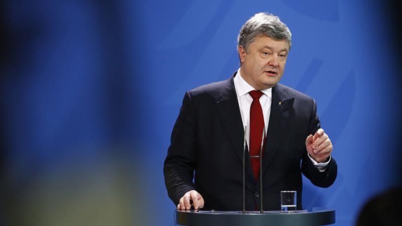 Порошенко відповів на закиди щодо вогню з боку ЗСУ на Донбасі Порошенко відповів на закиди щодо вогню з боку ЗСУ на Донбасі