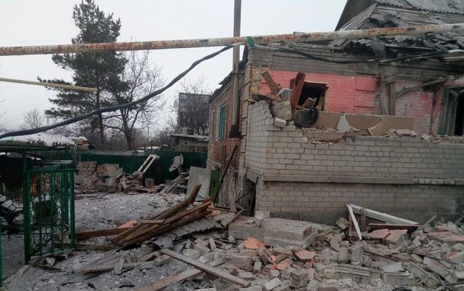 Бої навколо Авдіївки: терористи влучили у житлові квартали міста