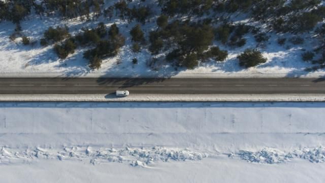 Як виглядає засніжене Київське море з висоти пташиного польоту: з'явились казкові фото