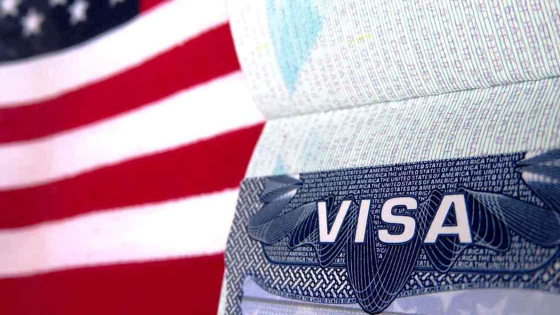 Указ Трампа повлиял на правила выдачи виз в США для украинцев