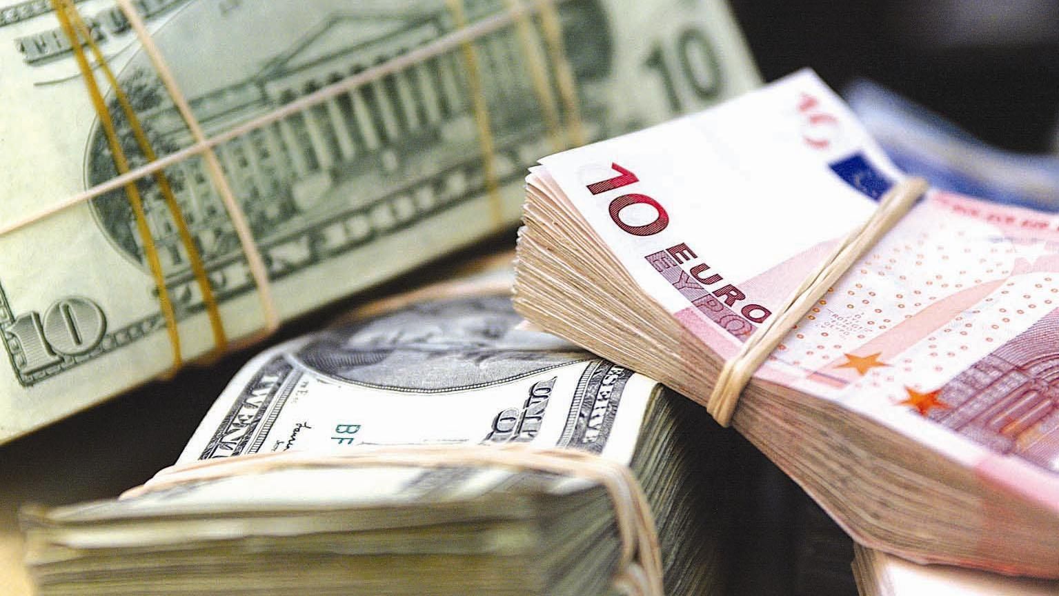 Курс валют на 1 февраля: евро резко "взлетел" в цене