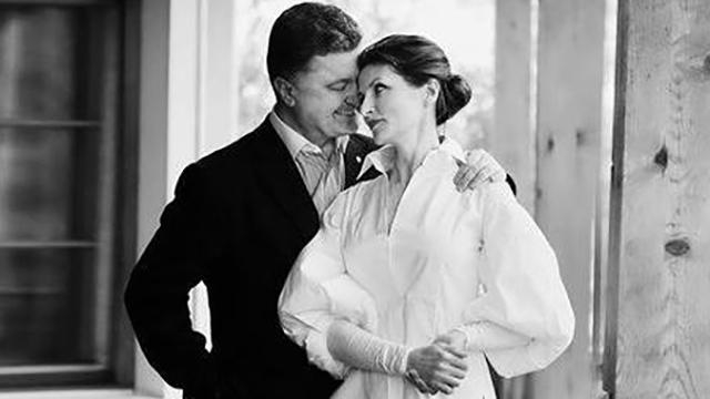 Порошенко чувственно поздравил свою жену