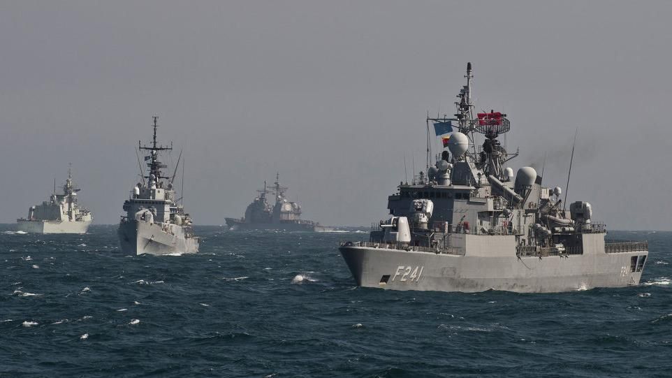 В Черное море вошли фрегаты и ракетный эсминец войск НАТО