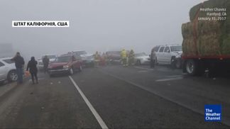 У Каліфорнії зіштовхнулося 50 автівок: відео аварії