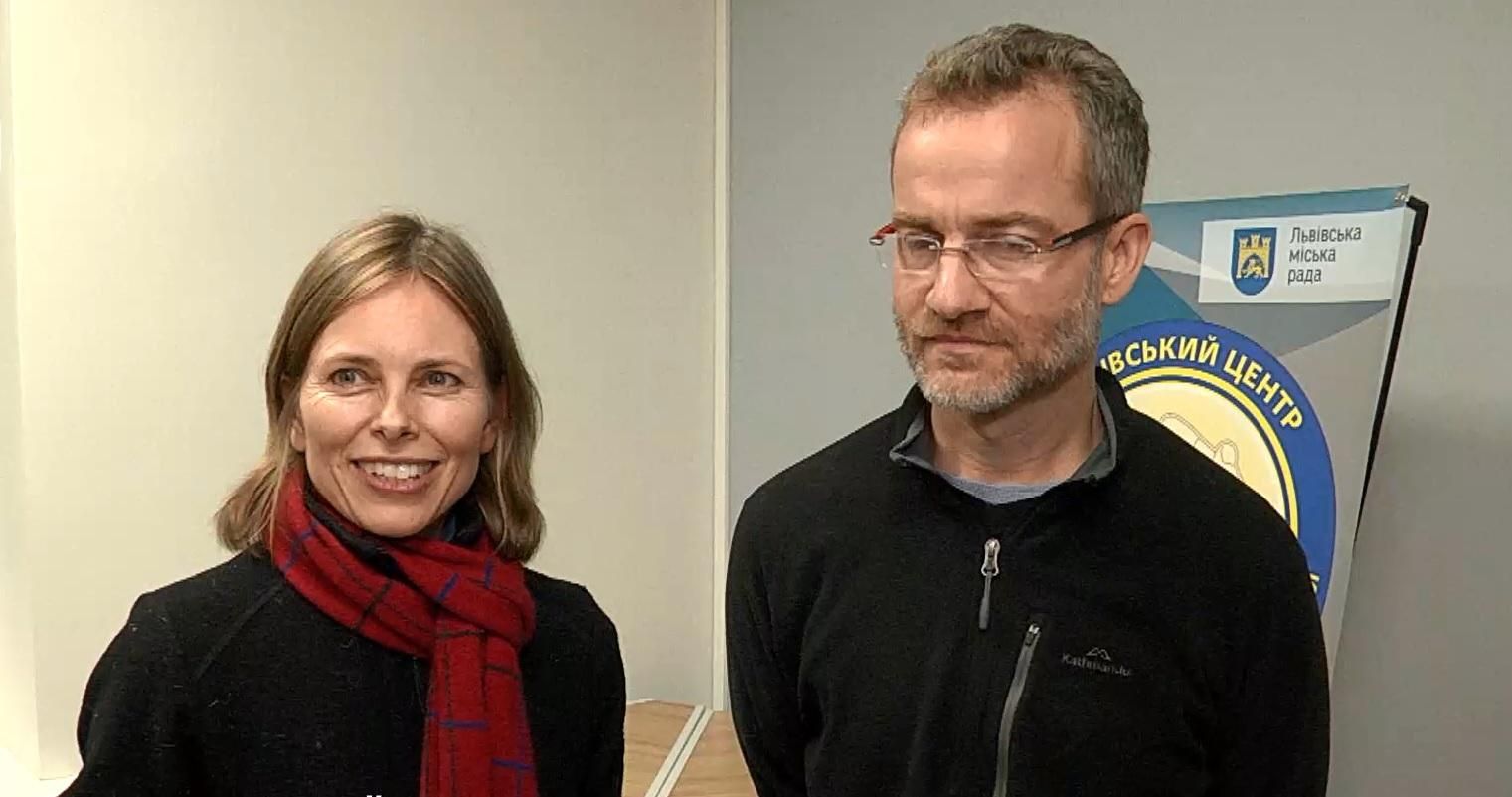 Подружжя з Австралії навчатиме українських вояків англійської Подружжя з Австралії навчатиме українських вояків англійської