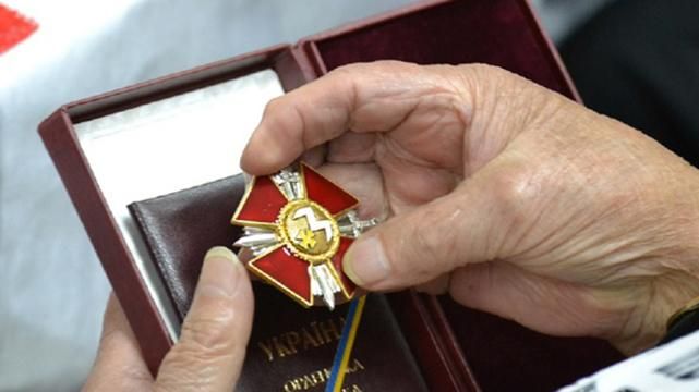 Президент нагородив захисників Авдіївки, частину – посмертно Президент нагородив захисників Авдіївки, частину – посмертно