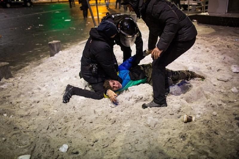 На Майдан по-румынски ворвались хулиганы: яркие фото На Майдан по-румынски ворвались хулиганы: яркие фото