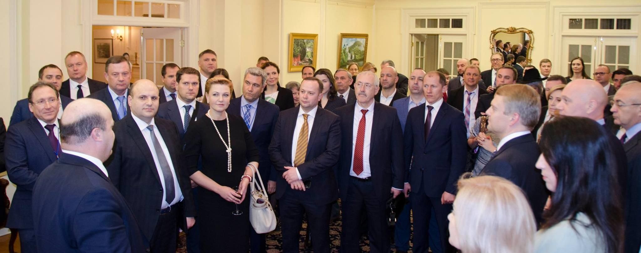 Опубликовали фото с украинцами-участниками завтрака с Трампом Опубликовали фото с украинцами-участниками завтрака с Трампом