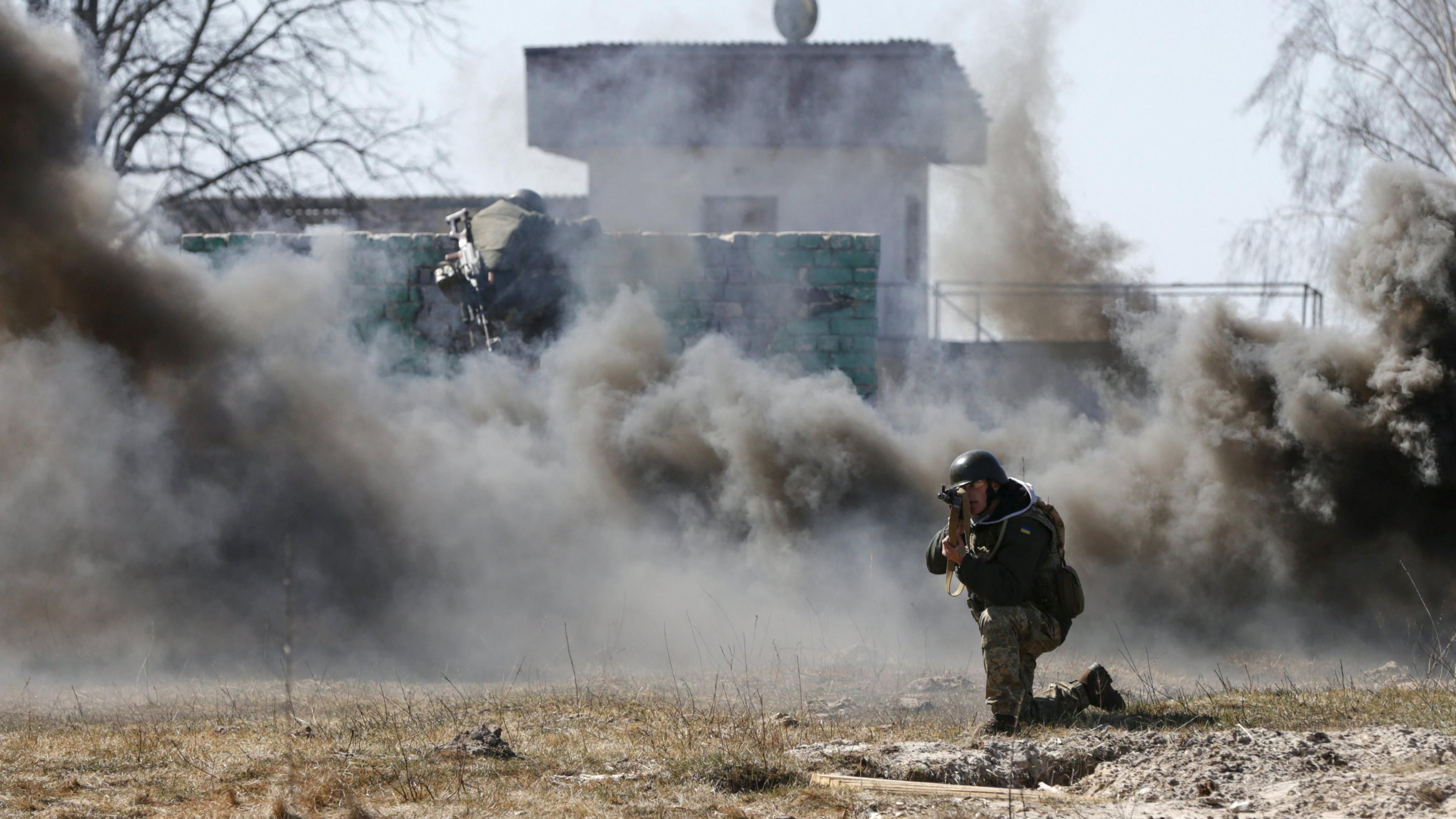 Терористи почали обстрілювати Мар'їнку: горять будинки Терористи почали обстрілювати Мар'їнку: горять будинки