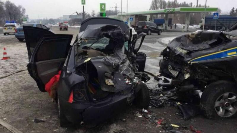 Трое молодых людей погибли в ужасном ДТП: опубликовали фото аварии (18+) Трое молодых людей погибли в ужасном ДТП: опубликовали фото аварии (18+)