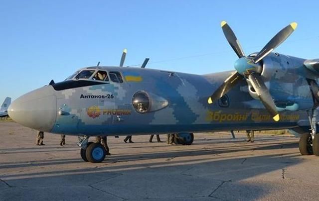 На видео сняли украинский самолет, который обстреляли российские военные На видео сняли украинский самолет, который обстреляли российские военные