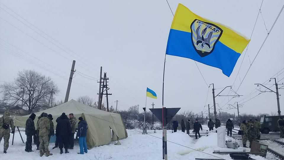 На одній з ділянок блокади учасників оточила поліція На одній з ділянок блокади учасників оточила поліція