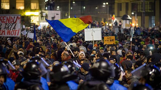 Как коррупция чиновников привела к массовым протестам в Румынии Как коррупция чиновников привела к массовым протестам в Румынии
