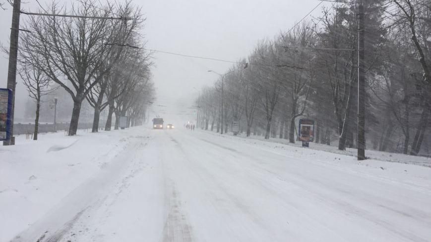 Рух транспорту на автошляхах України обмежать через негоду: перелік доріг Рух транспорту на автошляхах України обмежать через негоду: перелік доріг