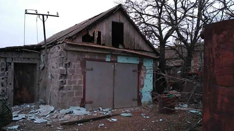 Боевики обстреляли поселок под Мариуполем: опубликованы фото