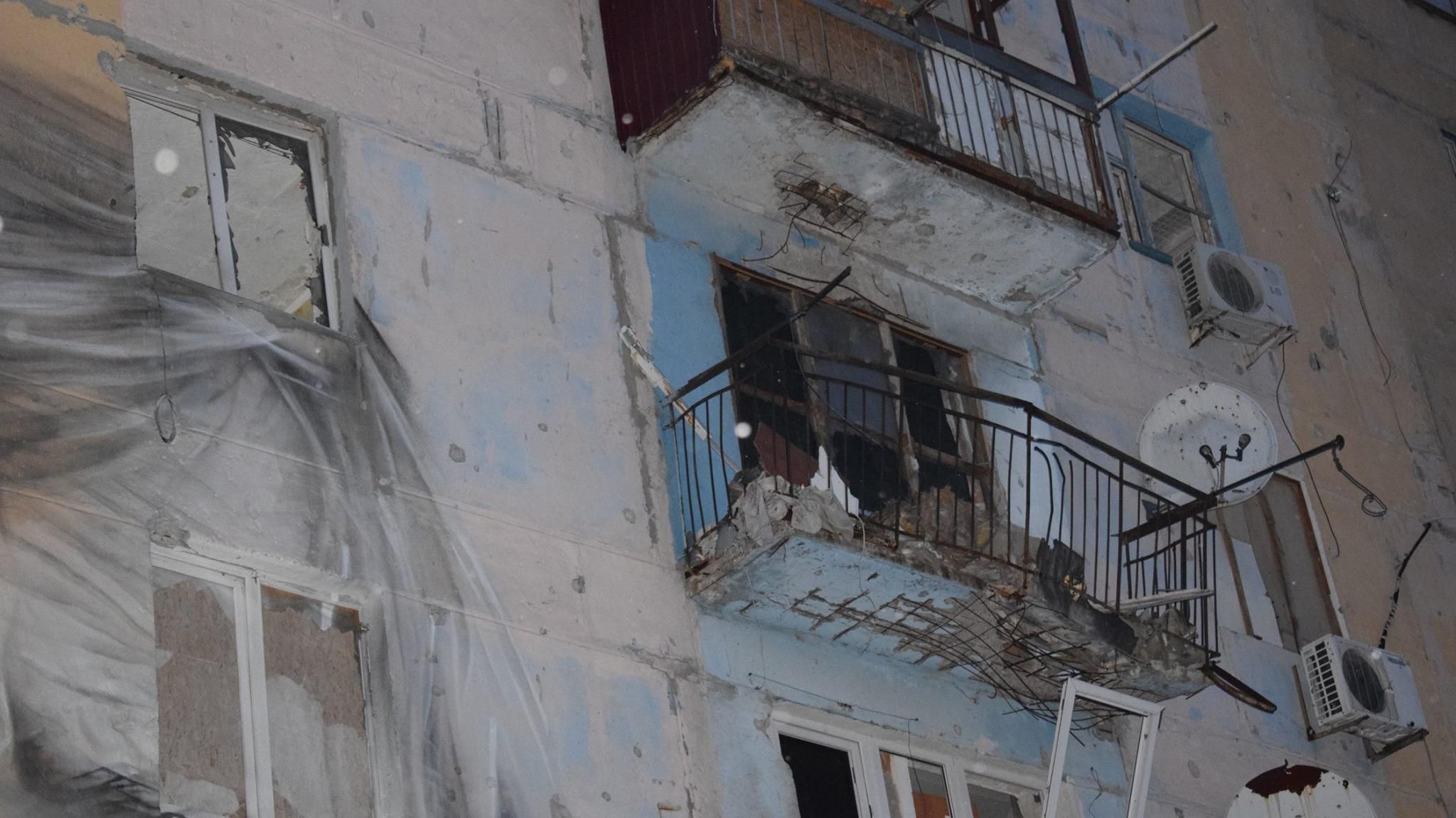 Росія знову порушила обіцянку режиму "тиші", Авдіївку обстріляли з танків Росія знову порушила обіцянку режиму "тиші", Авдіївку обстріляли з танків