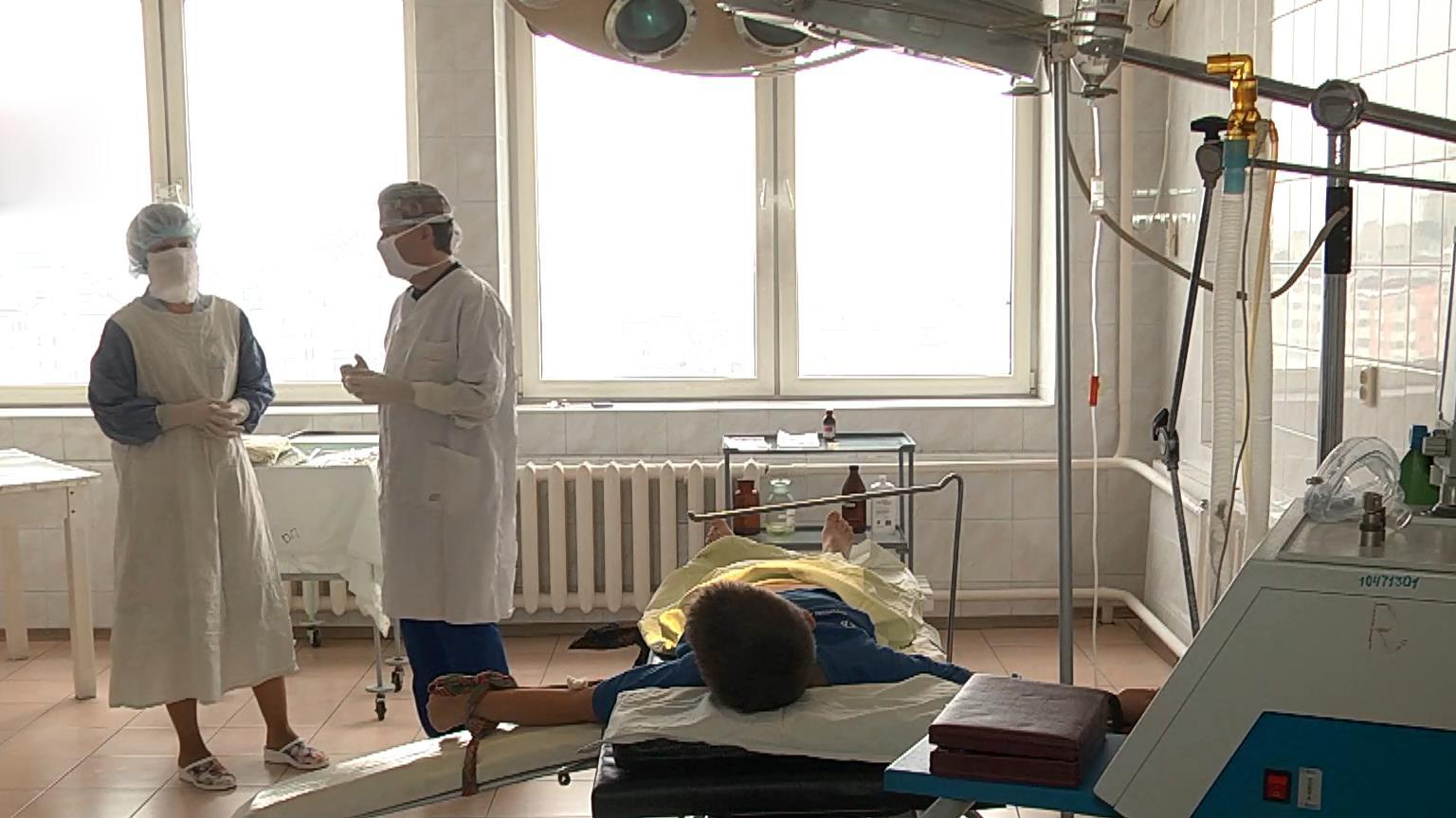 Как медики в невероятный способ спасли юношу с пробитым сердцем