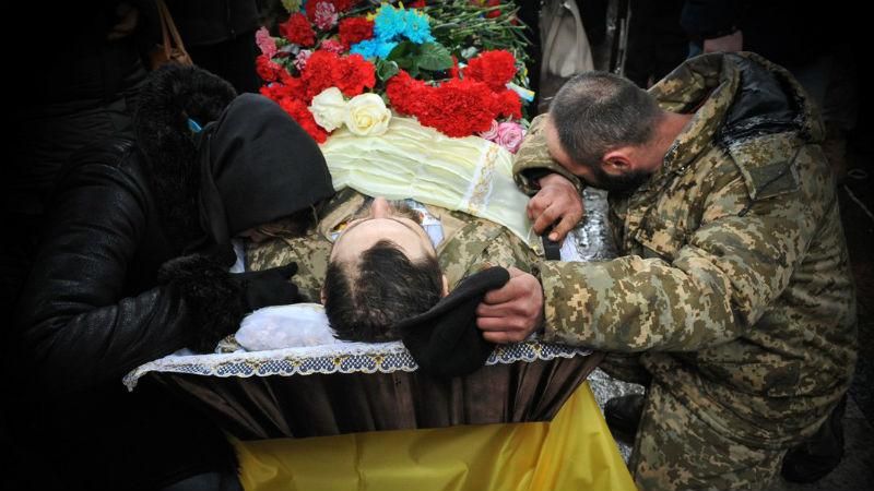 Герои не умирают. Как в Киеве прощались с бойцом, который погиб защищая Авдеевку