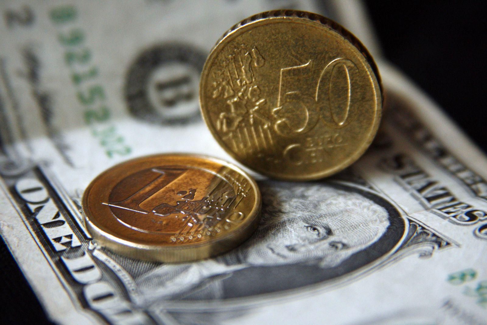 Готівковий курс валют 3 лютого: долар і євро практично без змін 